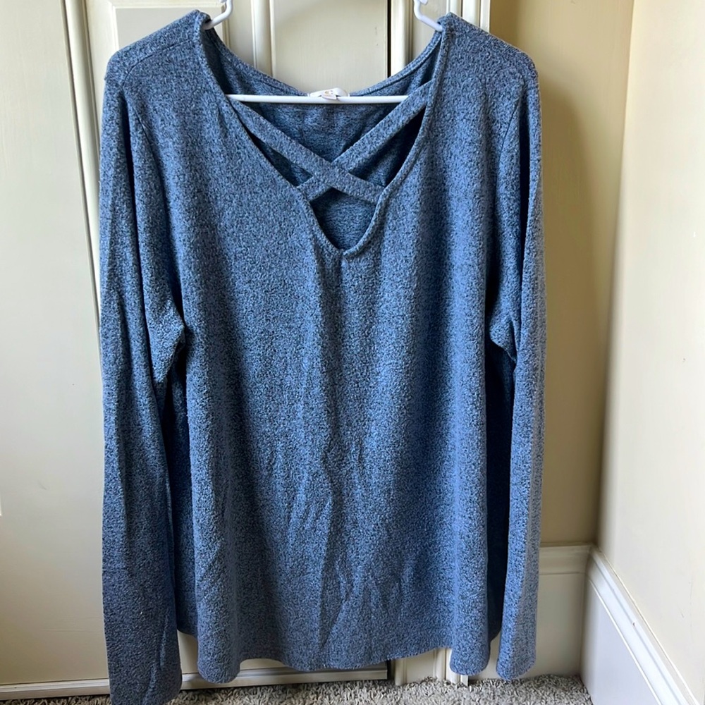 Blue/gray sweater top